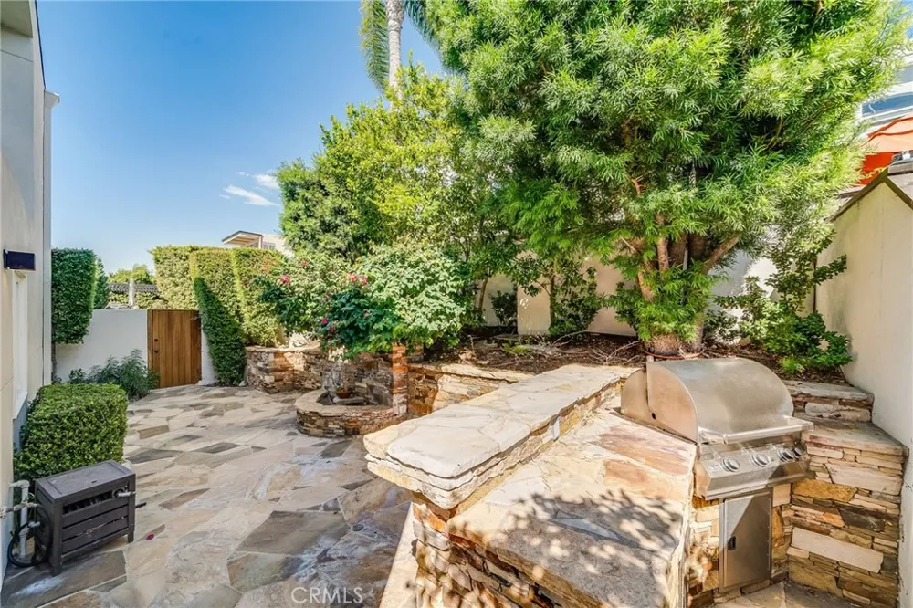 896 Quivera Laguna Beach, CA 92651