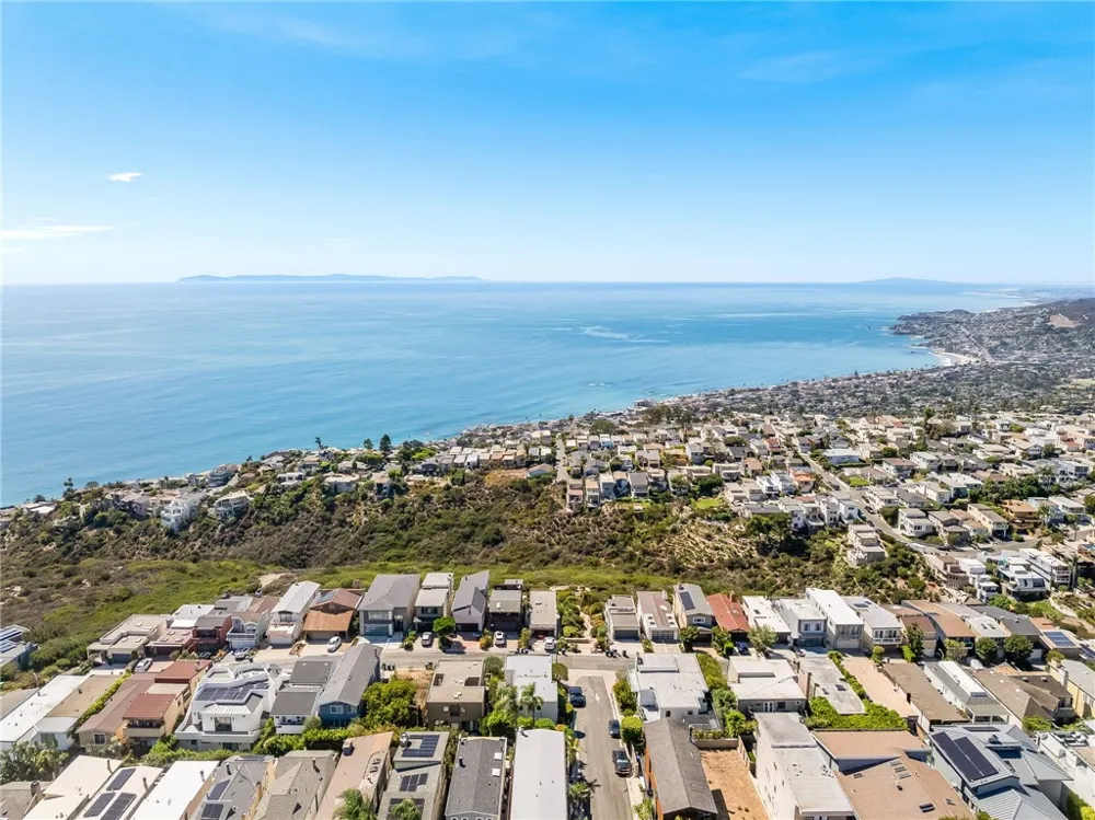 896 Quivera Laguna Beach, CA 92651