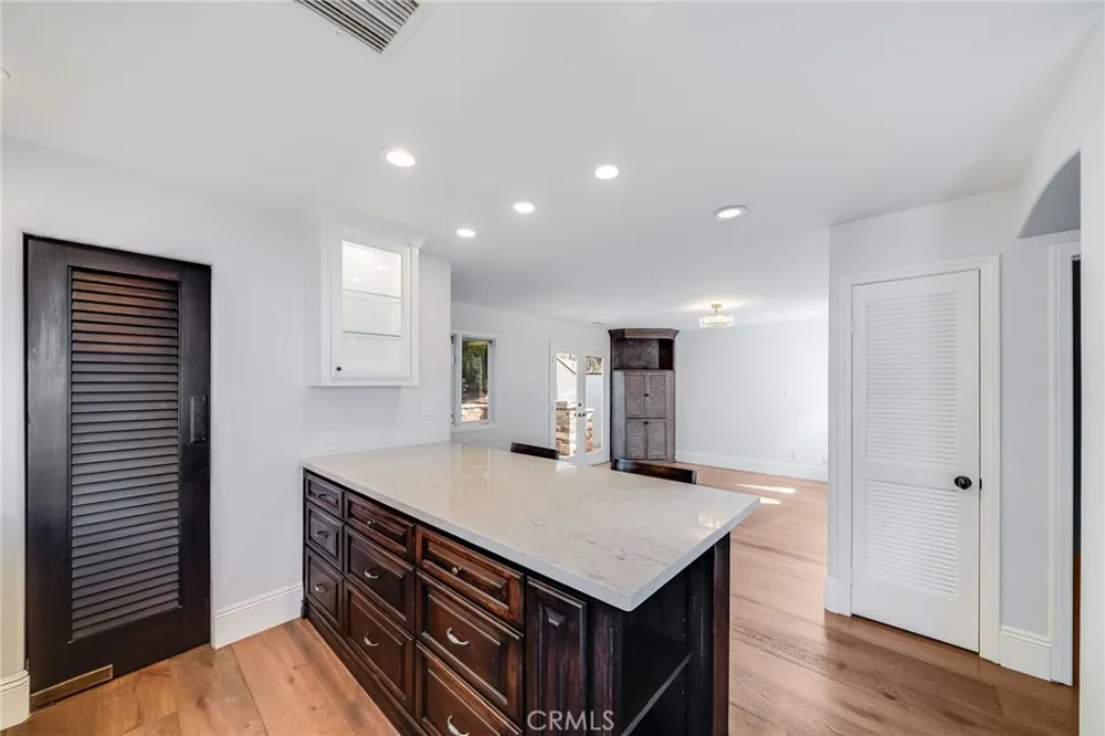896 Quivera Laguna Beach, CA 92651