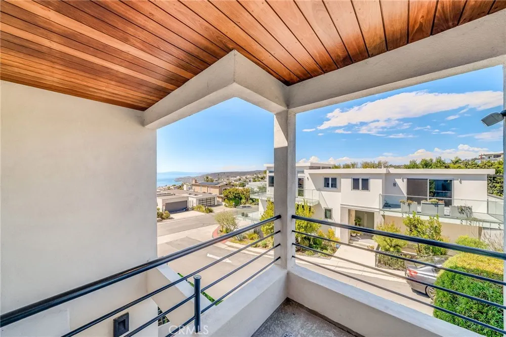 896 Quivera Laguna Beach, CA 92651