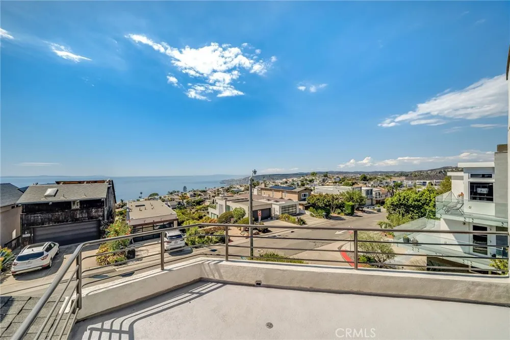 896 Quivera Laguna Beach, CA 92651