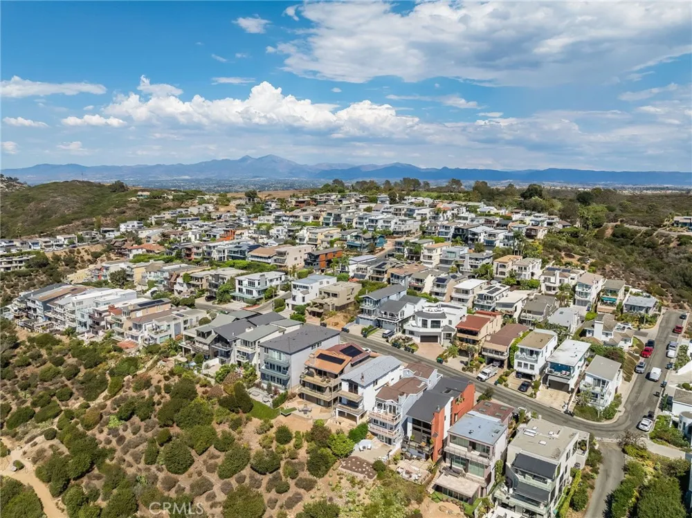 896 Quivera Laguna Beach, CA 92651