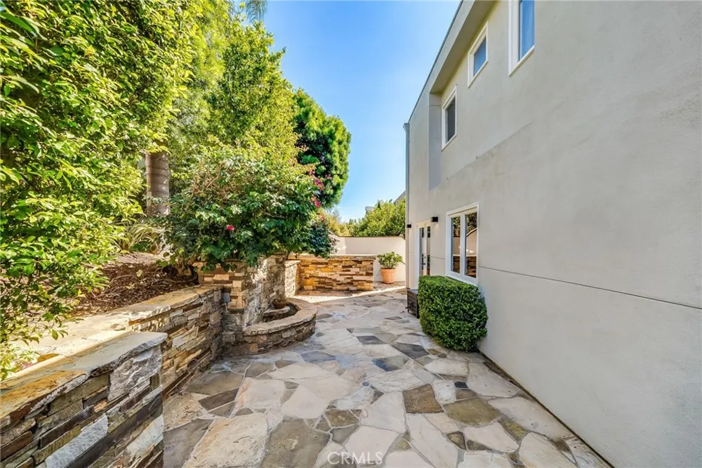 896 Quivera Laguna Beach, CA 92651