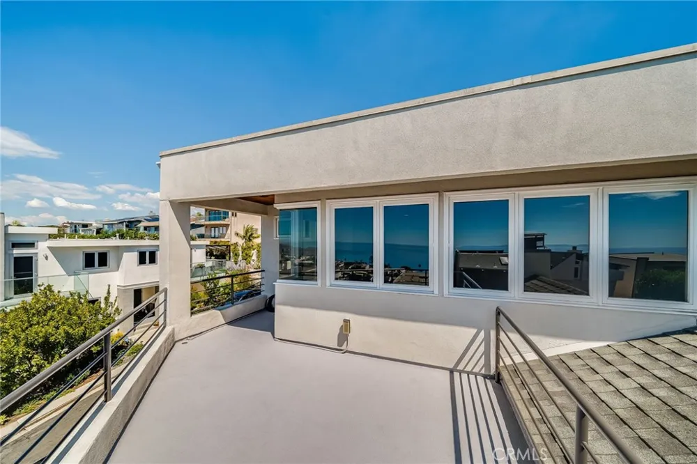 896 Quivera Laguna Beach, CA 92651
