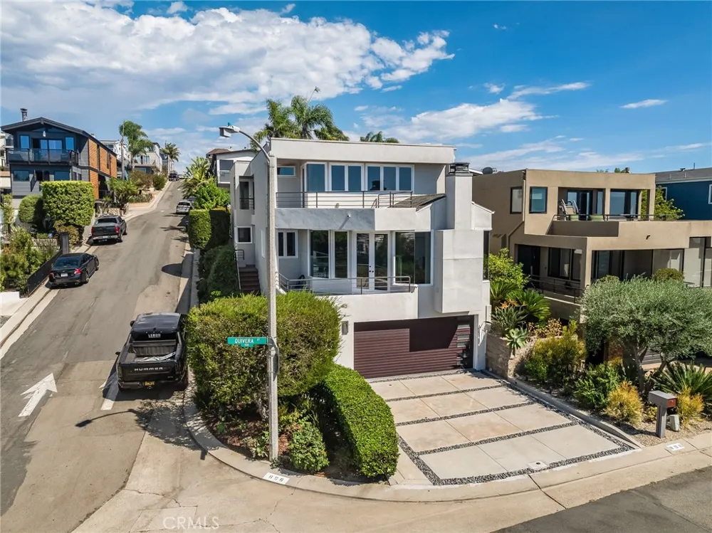 896 Quivera Laguna Beach, CA 92651
