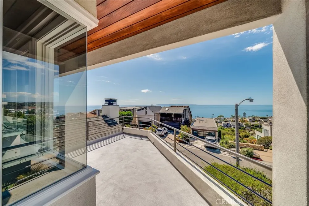 896 Quivera Laguna Beach, CA 92651