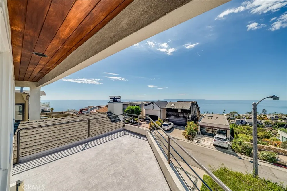896 Quivera Laguna Beach, CA 92651