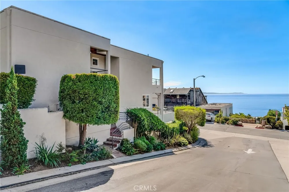896 Quivera Laguna Beach, CA 92651