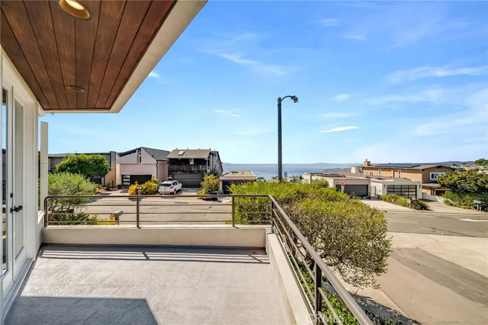 896 Quivera Laguna Beach, CA 92651