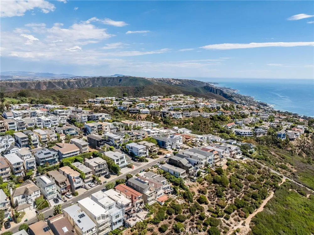 896 Quivera Laguna Beach, CA 92651