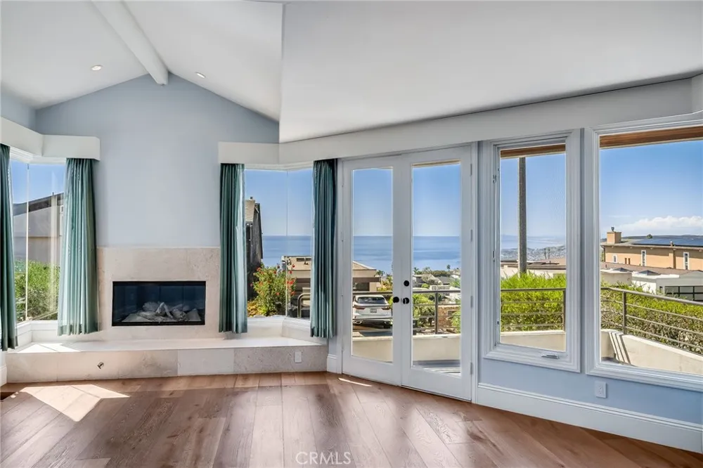 896 Quivera Laguna Beach, CA 92651
