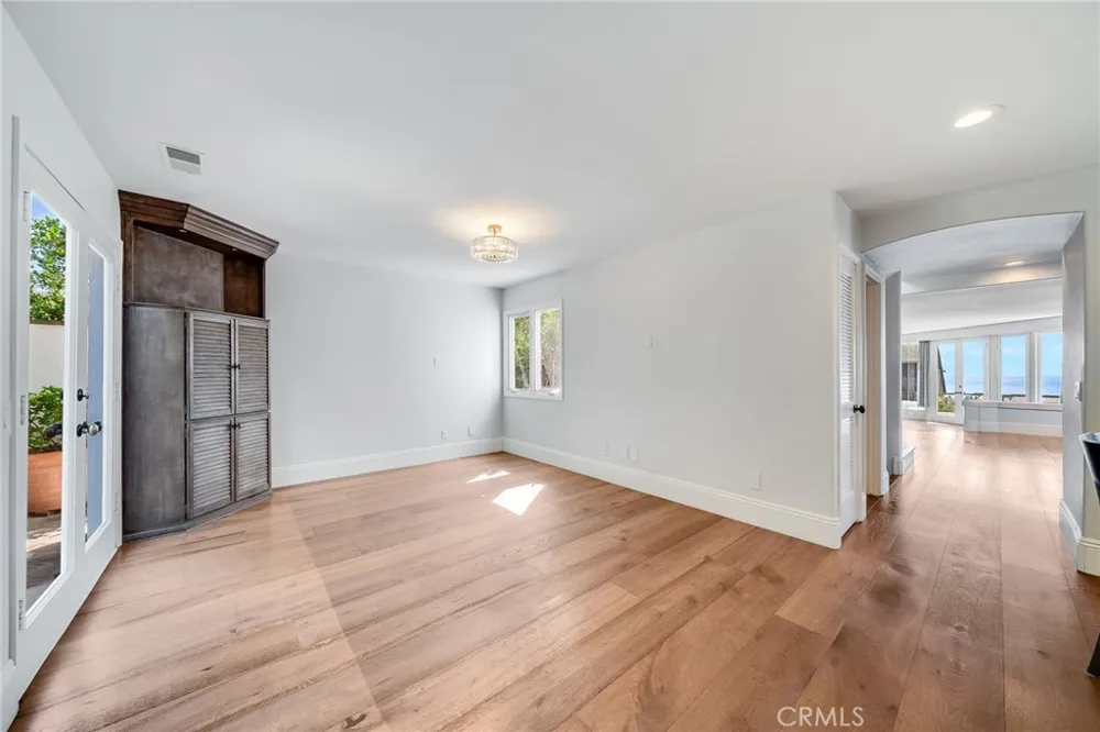 896 Quivera Laguna Beach, CA 92651