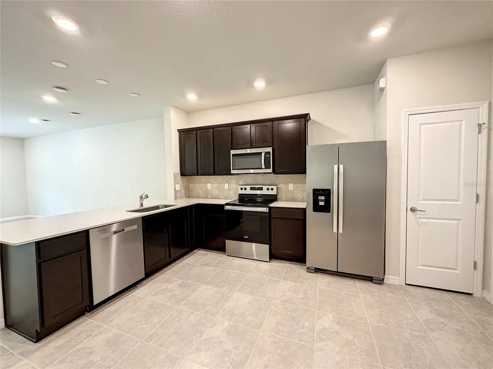 4621 SPARKLING SHELL AVENUE Kissimmee, FL 34746