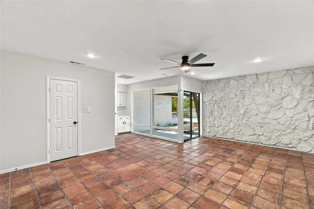 5725 Jacqueline Road Fort Worth, TX 76112