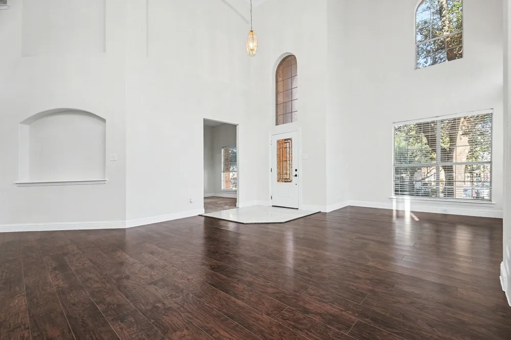 1930 Wind Lake Circle Garland, TX 75040
