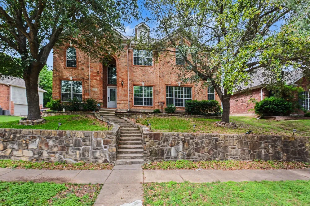 1930 Wind Lake Circle Garland, TX 75040