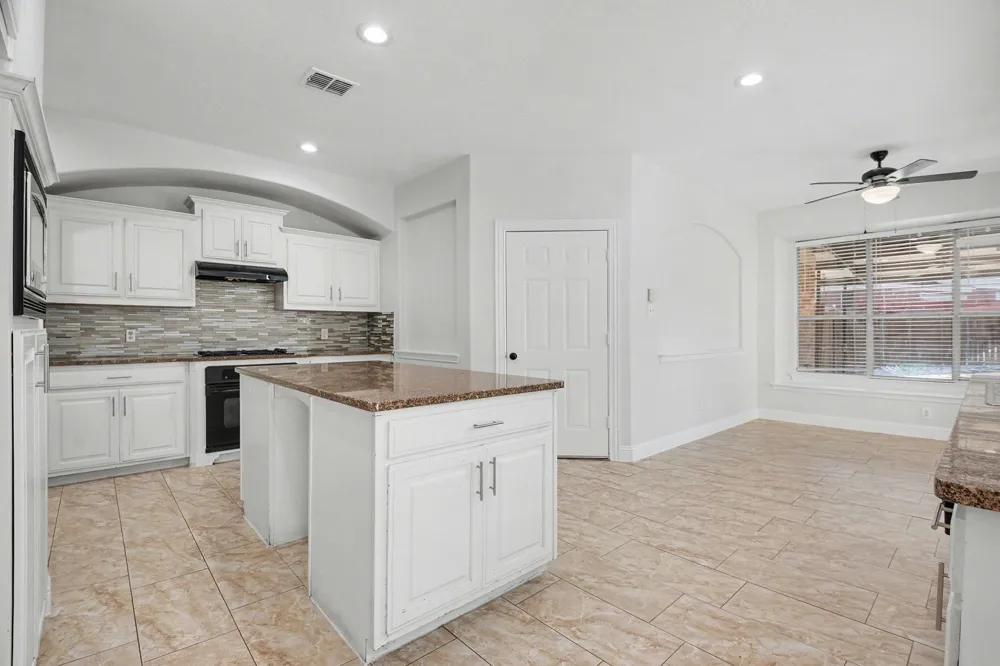 1930 Wind Lake Circle Garland, TX 75040