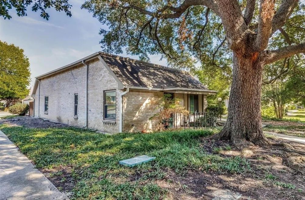 13853 Leinsper Green Street Dallas, TX 75240