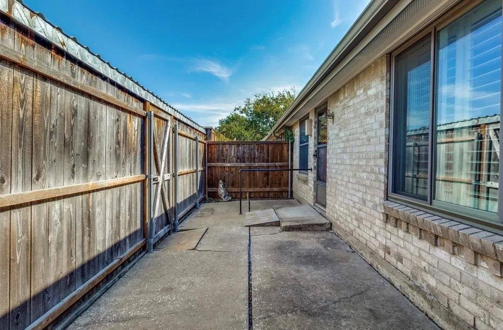 13853 Leinsper Green Street Dallas, TX 75240