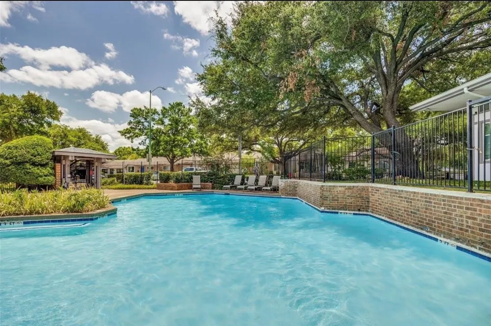 13853 Leinsper Green Street Dallas, TX 75240