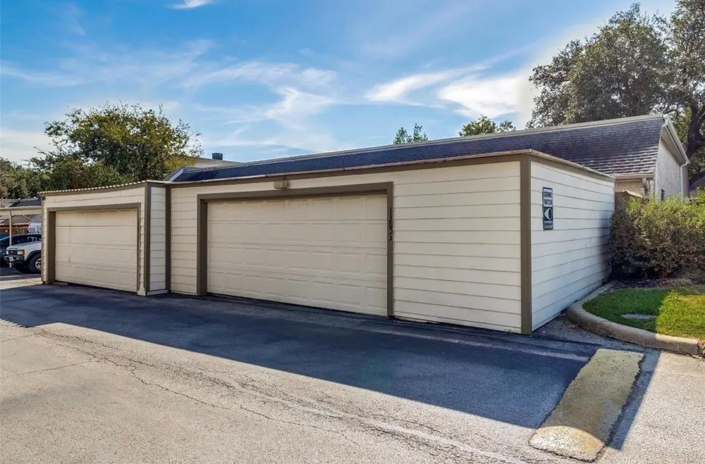 13853 Leinsper Green Street Dallas, TX 75240