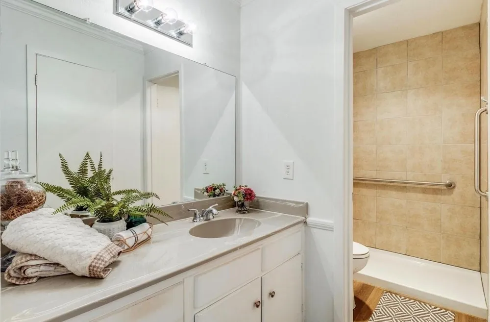 13853 Leinsper Green Street Dallas, TX 75240