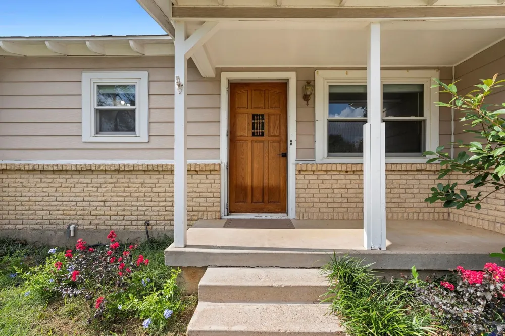 777 Cullum Avenue Hurst, TX 76053