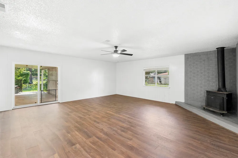 777 Cullum Avenue Hurst, TX 76053