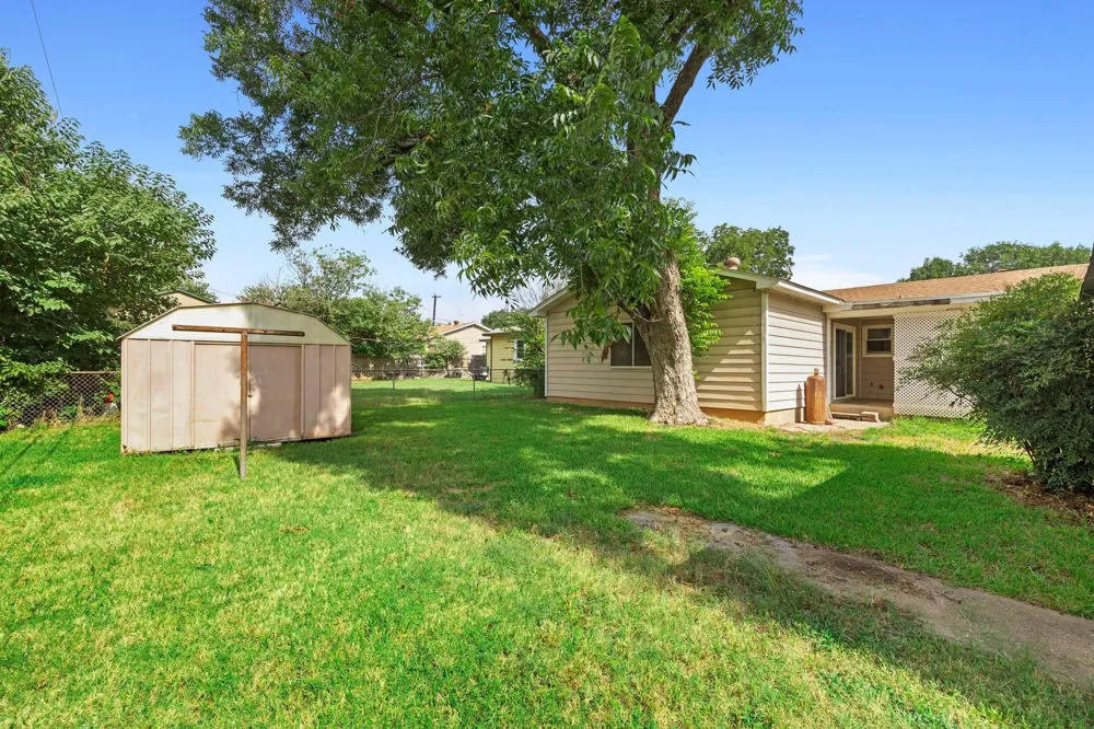 777 Cullum Avenue Hurst, TX 76053