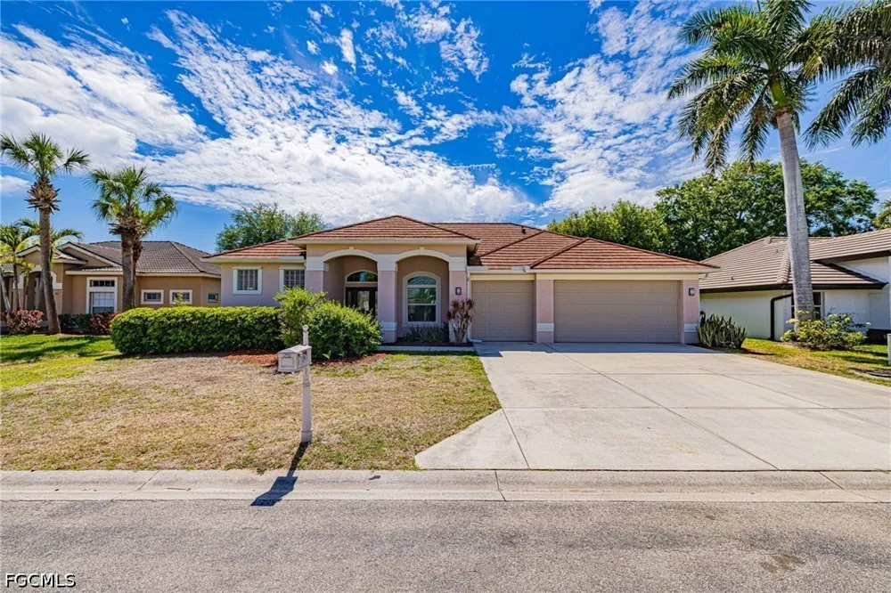 Vista Pine Circle Fort Myers, FL 33913
