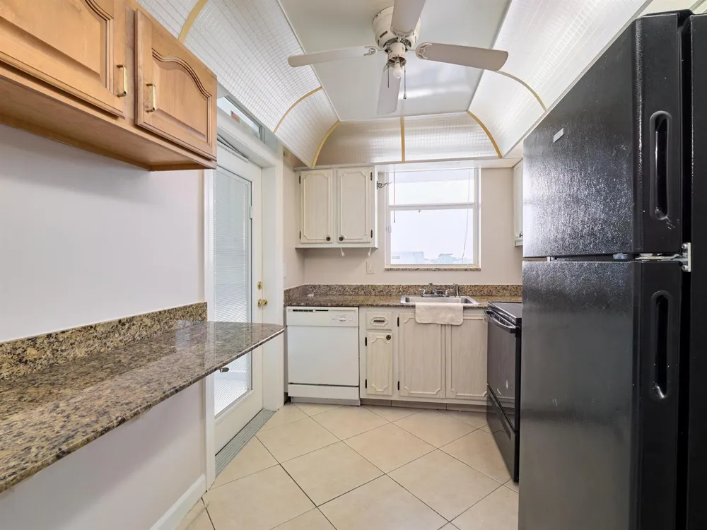 104 Paradise Harbour Boulevard #402 North Palm Beach, FL 33408