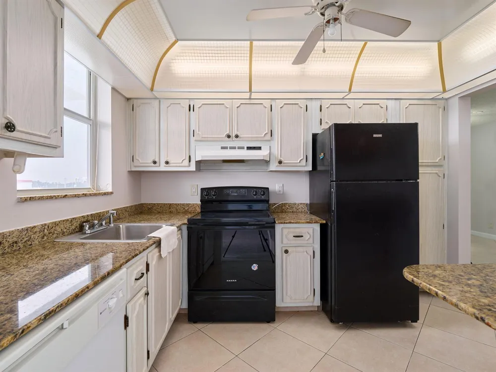 104 Paradise Harbour Boulevard #402 North Palm Beach, FL 33408