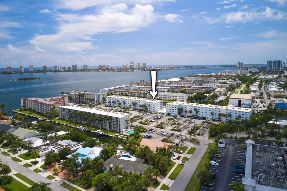 104 Paradise Harbour Boulevard #402 North Palm Beach, FL 33408