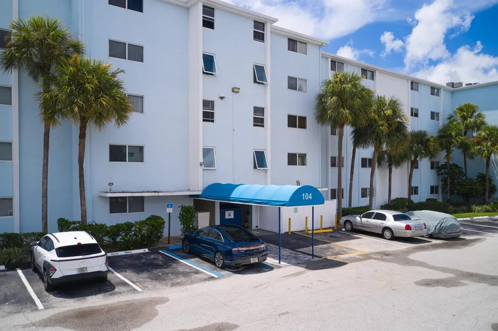104 Paradise Harbour Boulevard #402 North Palm Beach, FL 33408