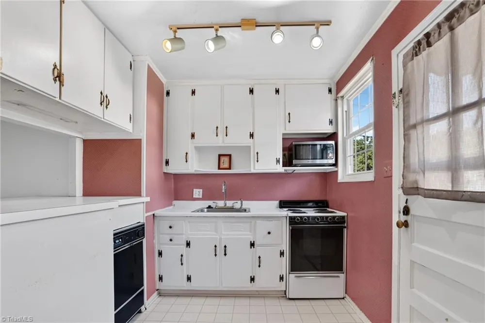 1810 Villa Drive Greensboro, NC 27403