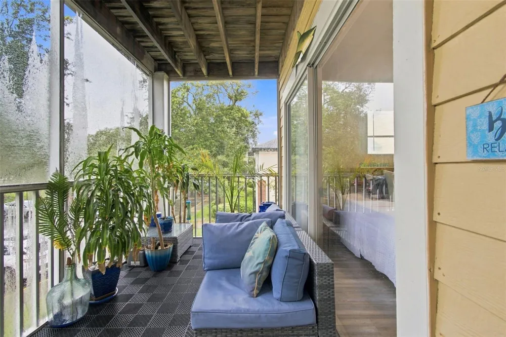 4115 CHATHAM OAK COURT #215 Tampa, FL 33624