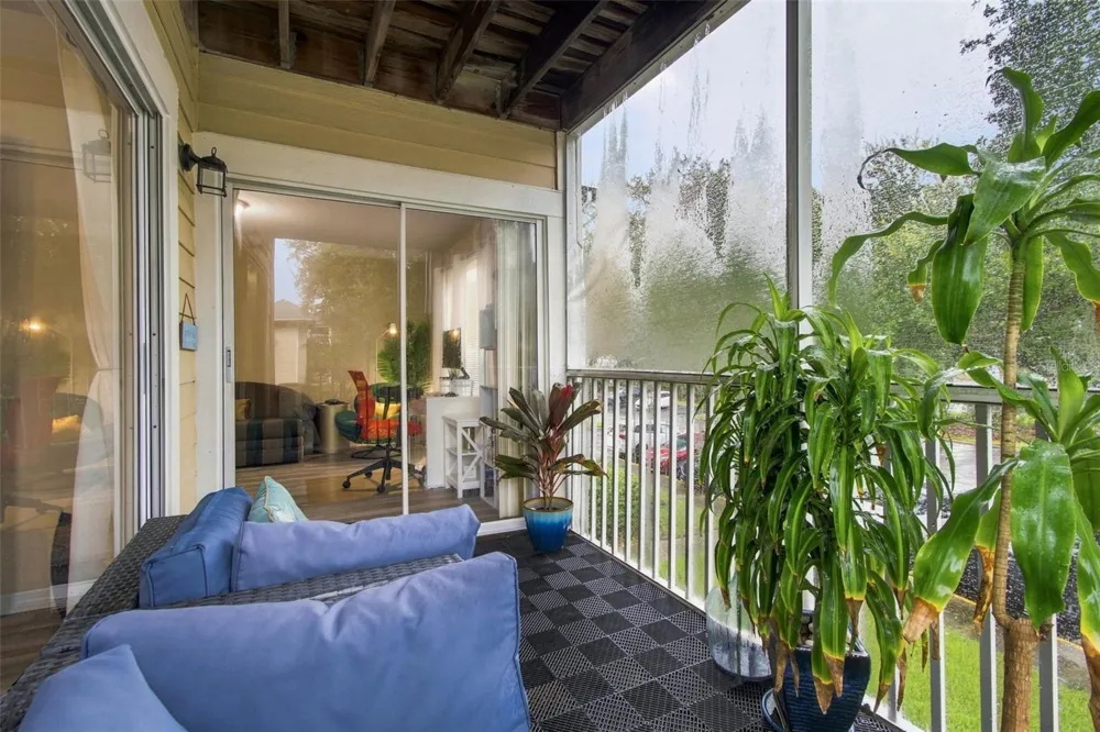 4115 CHATHAM OAK COURT #215 Tampa, FL 33624
