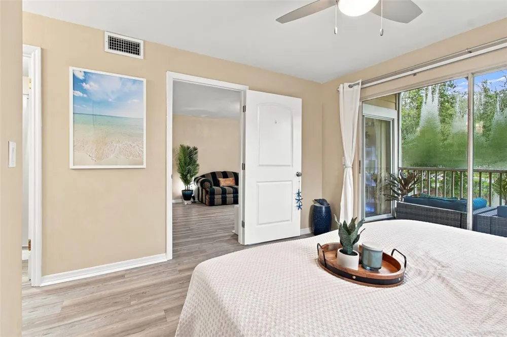 4115 CHATHAM OAK COURT #215 Tampa, FL 33624