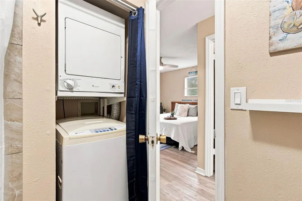 4115 CHATHAM OAK COURT #215 Tampa, FL 33624