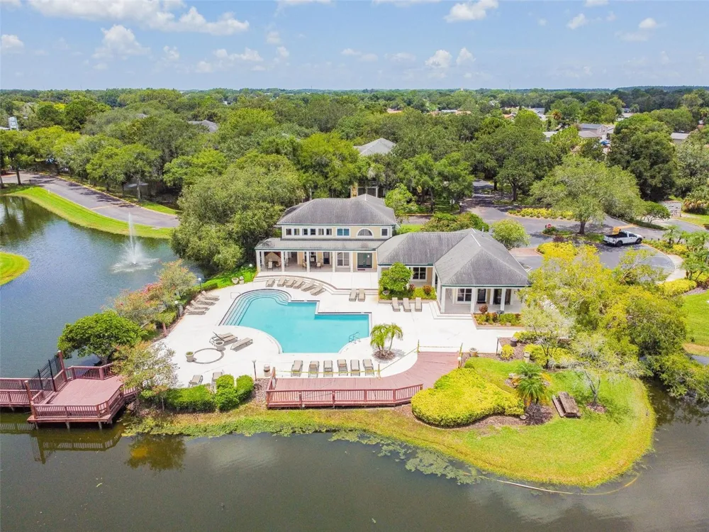 4115 CHATHAM OAK COURT #215 Tampa, FL 33624