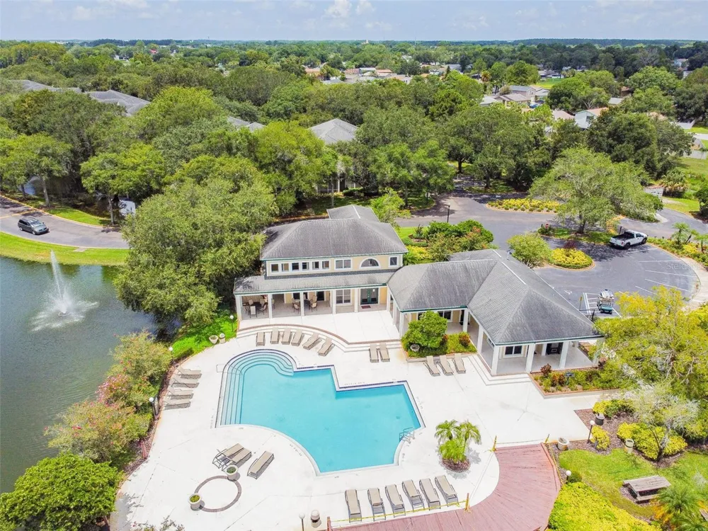 4115 CHATHAM OAK COURT #215 Tampa, FL 33624
