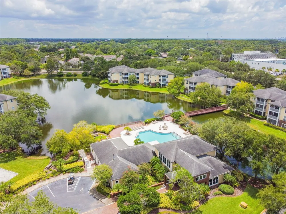 4115 CHATHAM OAK COURT #215 Tampa, FL 33624