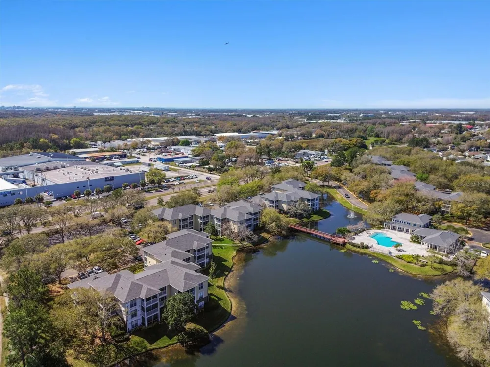 4115 CHATHAM OAK COURT #215 Tampa, FL 33624