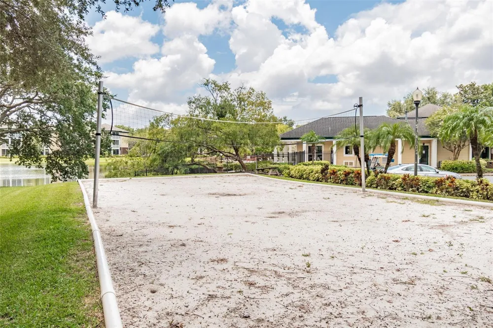 4115 CHATHAM OAK COURT #215 Tampa, FL 33624
