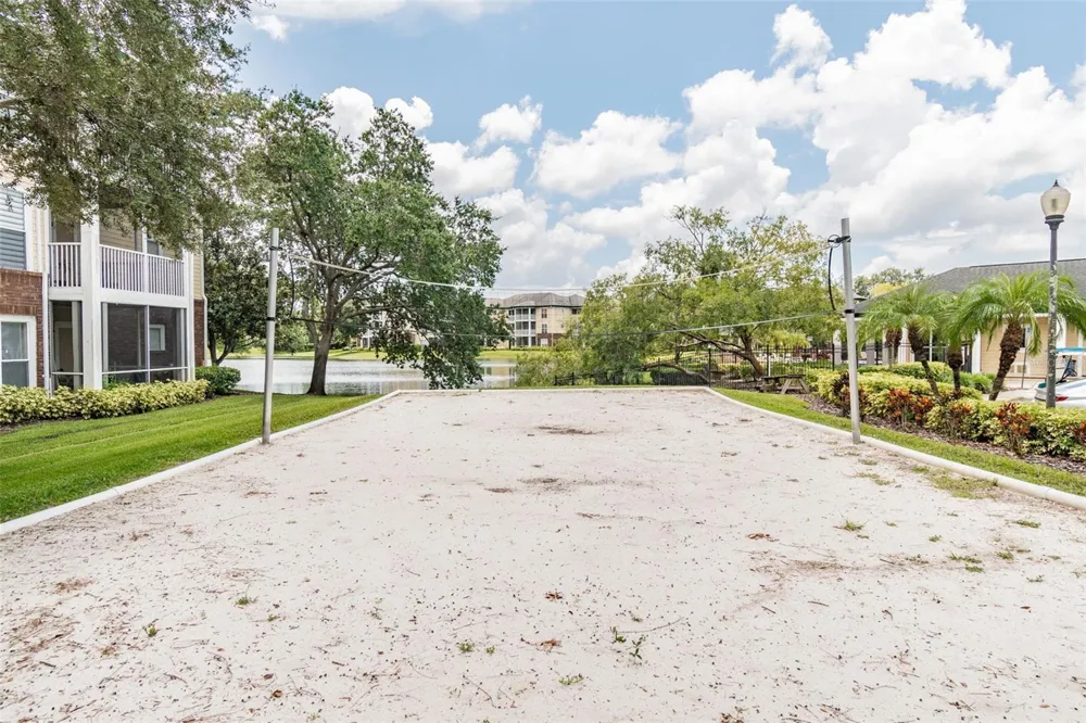 4115 CHATHAM OAK COURT #215 Tampa, FL 33624