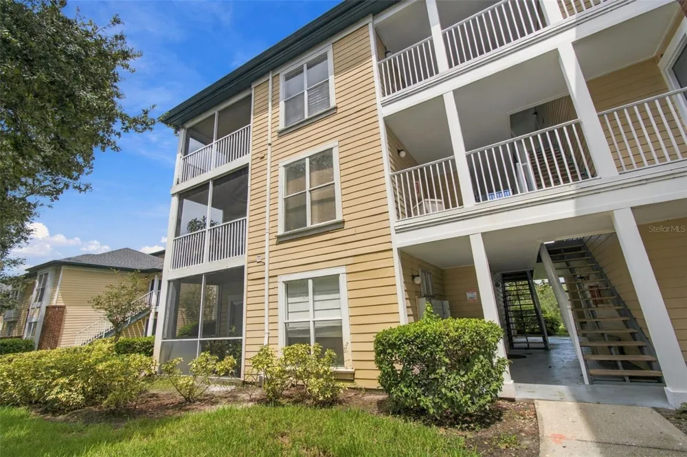 4115 CHATHAM OAK COURT #215 Tampa, FL 33624