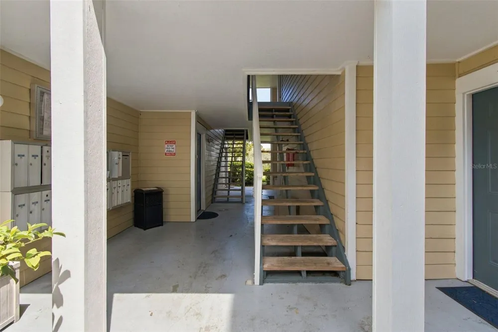 4115 CHATHAM OAK COURT #215 Tampa, FL 33624