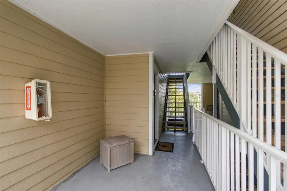 4115 CHATHAM OAK COURT #215 Tampa, FL 33624