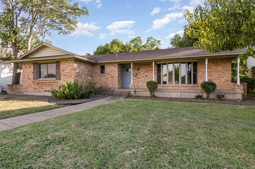 2640 Lakeland Drive Dallas, TX 75228
