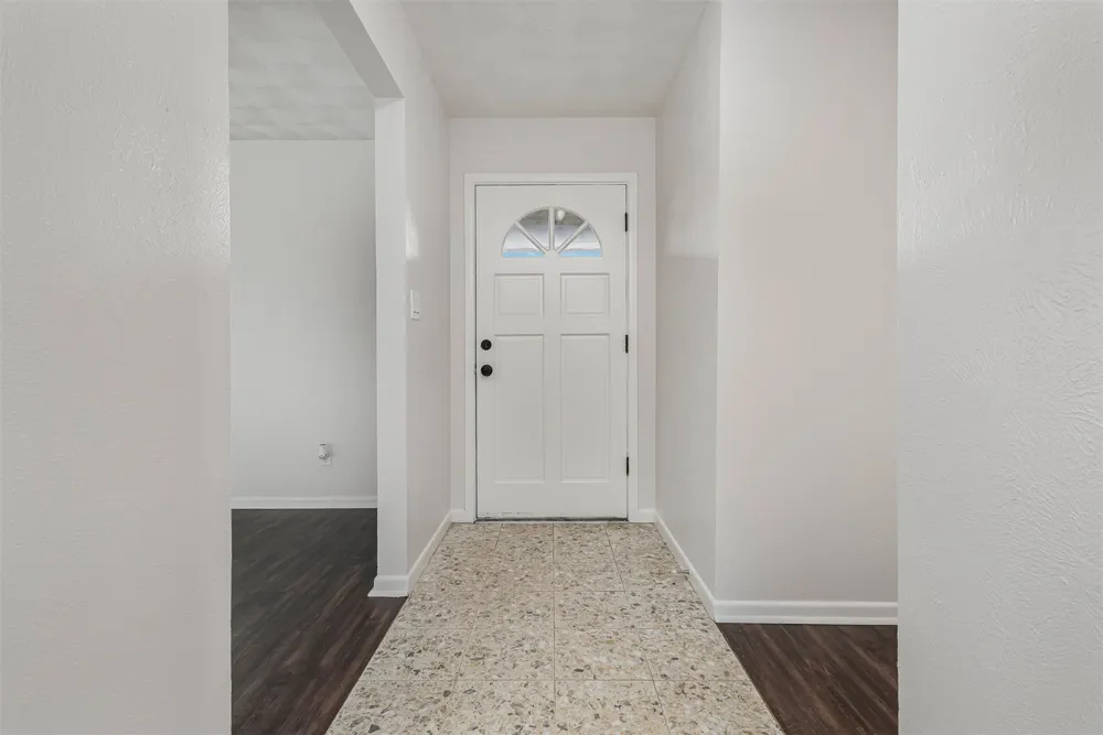 2640 Lakeland Drive Dallas, TX 75228